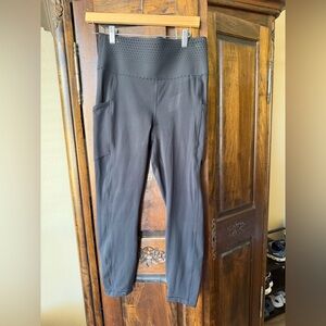 Lululemon Ventilated Tennis Tight 25" black size 10 EUC leggings athletic women